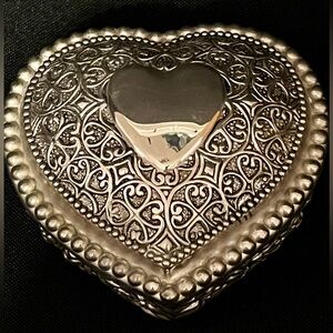 Vintage Heritage Mint Silver Plate Heart Trinket Box Velvet Lined Jewelry Case